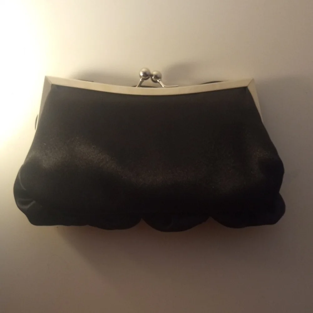 NWOT Elegant Black Satin Rose Clutch Purse With Detachable Shoulder Strap - Picture 7 of 8
